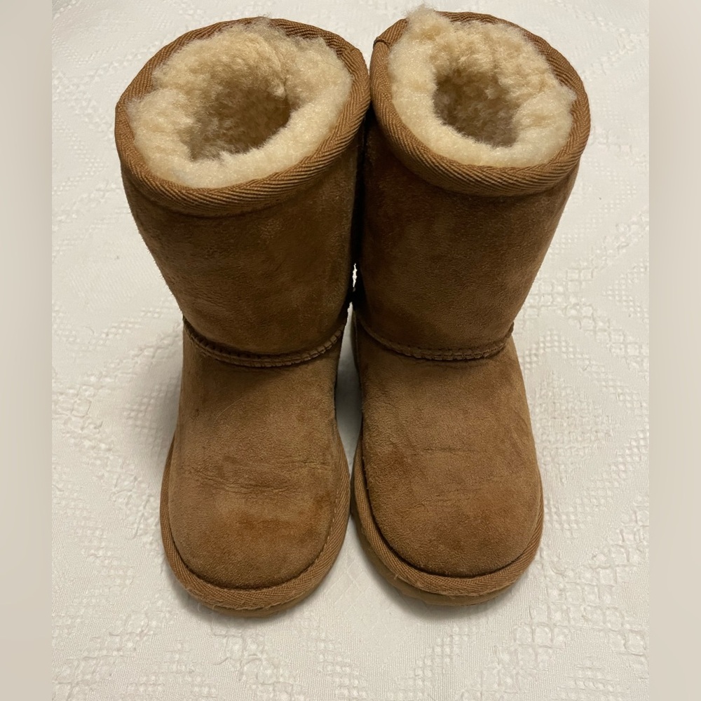 Girl’s Classic UGG Boots- Toddler Size 9